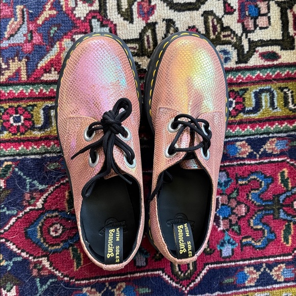 Dr. Martens Holly Pink
Iridescent Leather Platform women’s 9 uk 7 unicorn euc - Picture 3 of 5